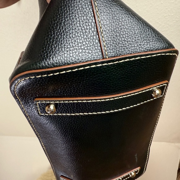 DOONEY AND BOURKE Black Leather Shoulder Bag with hook latch. - Picture 8 of 8